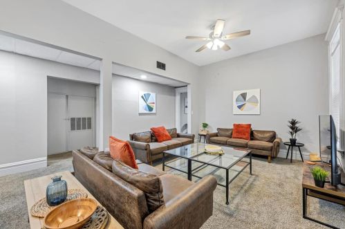 4380 Pine Blvd, Saint Louis MO  63108-2206 exterior