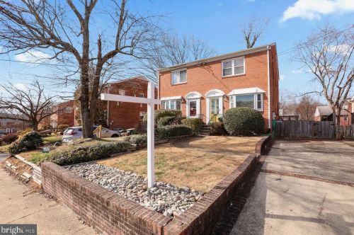 53 Garden Dr, Alexandria, VA 22304-4927