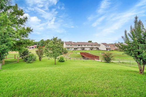 327 Cpe Conroe Dr, Montgomery TX 77356-5718 exterior