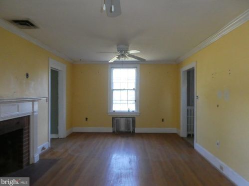 10408 New Hampshire Ave, Silver Spring MD 20905-3918 exterior