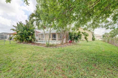 174 Dalton Cir, Fort Pierce FL 34953-5847 exterior