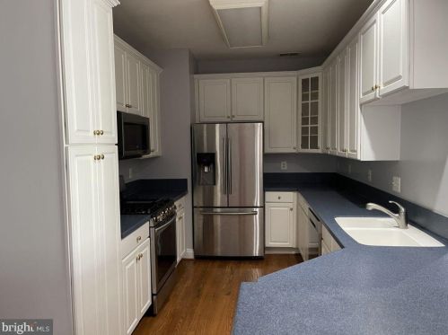 5111 Knapp Pl, Alexandria, VA 22304-8638