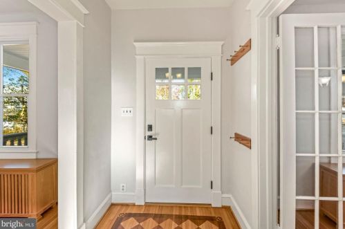 215 Manor Cir, Silver Spring MD  20912-4555 exterior