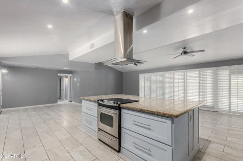 1202 Bethany Home Rd, Phoenix AZ 85015-1938 exterior