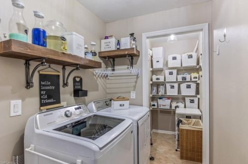 8323 Laurel Lk Blvd, Naples FL 34119-6789 exterior