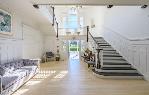 2 Kemble St, Lenox MA 01240-2816 exterior