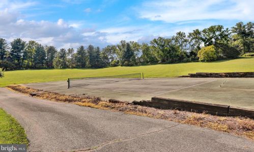 886 Vaughn Rd, Pottstown PA exterior