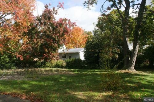 592 Knickerbocker Rd, Cresskill NJ  07626-1023 exterior