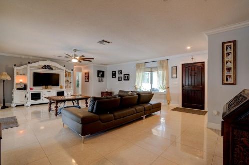 8470 Mizzen Dr, Boynton Beach FL 33472-2721 exterior