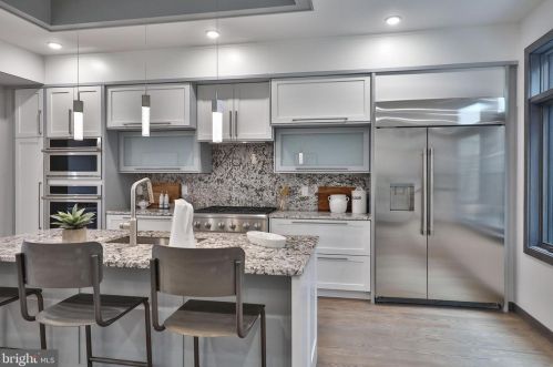 613 Bainbridge St, Philadelphia PA 19146-2413 exterior