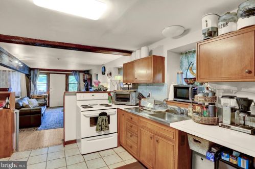 886 Vaughn Rd, Pottstown PA exterior