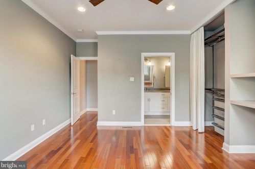 1034 4th St, Philadelphia PA  19147-4106 exterior