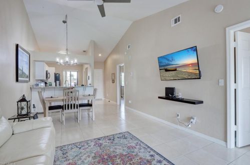 5825 Rattlesnake Hammock Rd, Naples FL 34113-3568 exterior