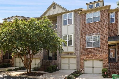 2022 Cobblestone Cir, Atlanta GA  30319-4909 exterior