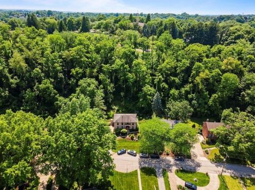 2006 Garrick Dr, Pittsburgh PA 15235-5034 exterior