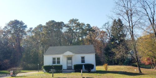 70 Siloam Rd, East Freehold NJ 07728-8604 exterior