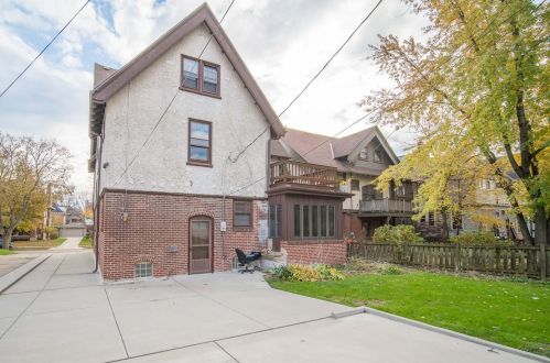 2929 Smt Ave, Milwaukee WI 53211-3441 exterior