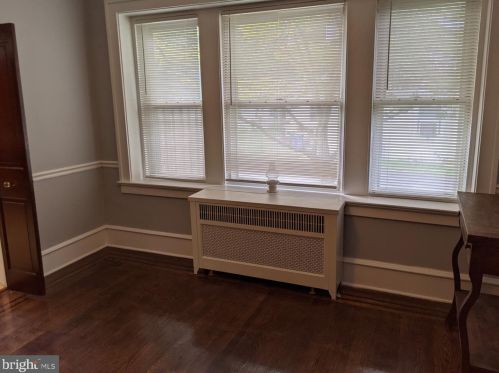 13 Pkwy Ave, Chester PA 19013-5009 exterior