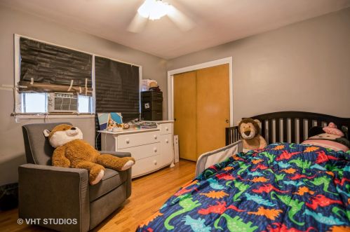 3004 Touhy Ave, Chicago IL 60645-2938 exterior