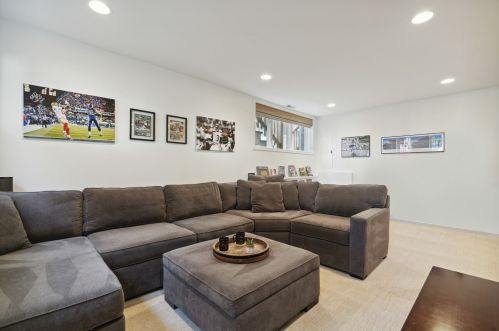 2759 Bosworth Ave, Chicago IL 60642-2341 exterior