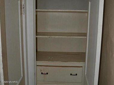 264 Merrill Ave, Meskegon MI 49441-2010 exterior