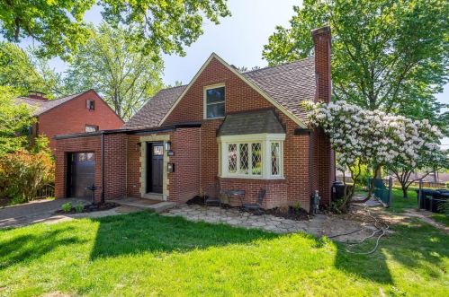 1170 Pinewood Dr, Pittsburgh, PA 15243-1810