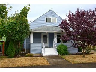 2002 63rd Ave, Portland, OR 97213-4712