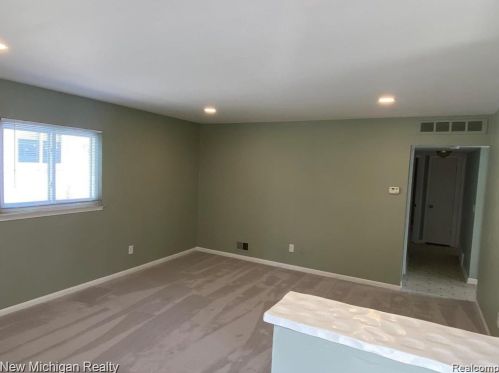 4621 Dudley St, Dearborn Heights MI  48125-2607 exterior