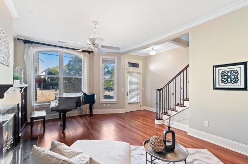 925 Pearson St, Milwaukee WI 53202-1522 exterior