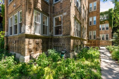 911 Gordon Ter, Chicago, IL 60613-2106