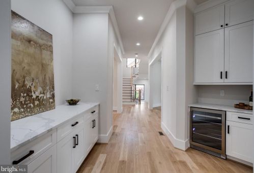 6801 Dillon Ave, Mc Lean VA  22101-4435 exterior