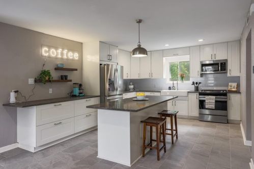 7511 Eastcrest Dr, Austin TX  78752-1407 exterior