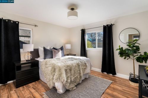 106 Doris Dr, Concord CA  94523-2915 exterior