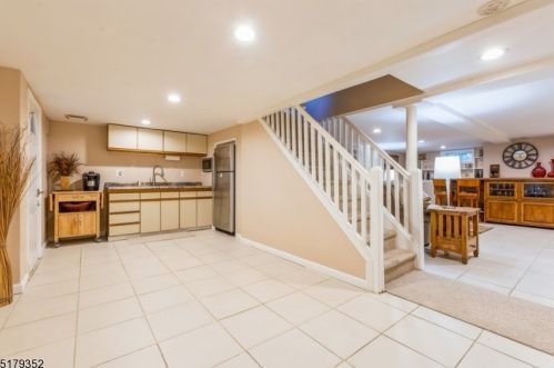 26 Acorn Dr, Clark NJ 07066-2109 exterior