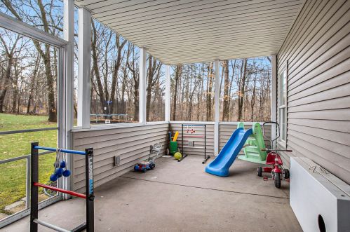 7180 Inverness Dr, Kalamazoo MI 49009-3935 exterior