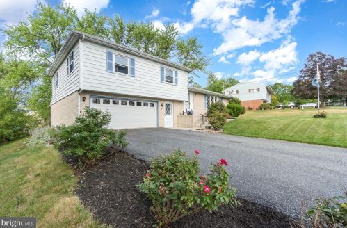 8151 Evelyn St, Hummelstown, PA 17036-9332