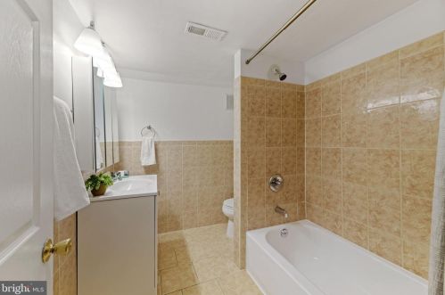 1204 I St, Washington DC 20003-4110 exterior