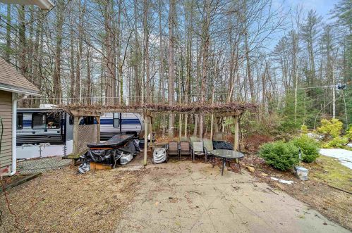 17 Hooksett Tpke, Concord NH  03304-4415 exterior