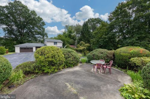 1071 Favinger Rd, Pottstown PA 19465-8617 exterior