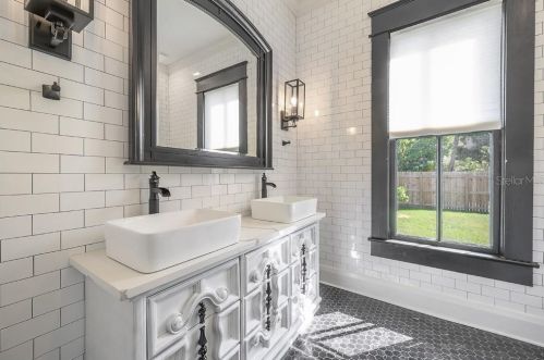 402 Amelia Ave, Tampa FL 33602-1804 exterior