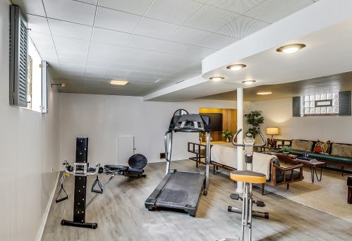 6147 Melvina Ave, Chicago IL 60638-4305 exterior