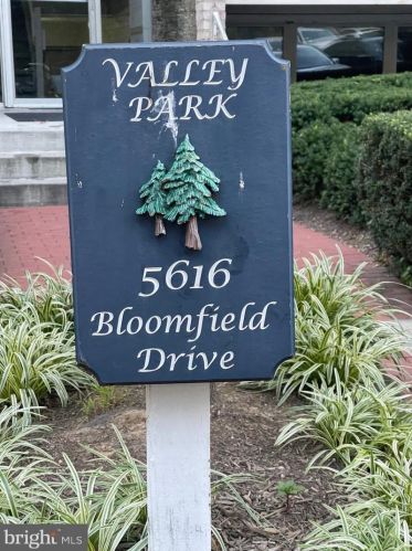 5616 Bloomfield Dr, Alexandria, VA 22312-2566