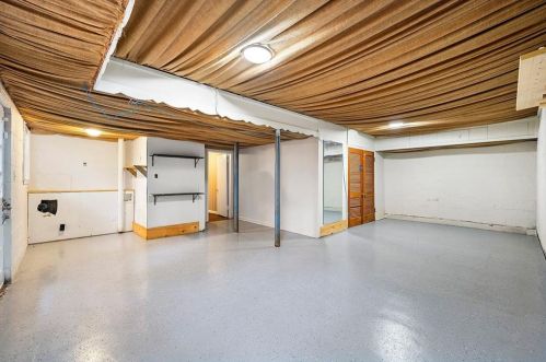 5820 Greenbrier Rd, Atlanta GA 30328-5215 exterior