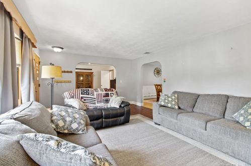 28 Bungay Ter, Seymour CT 06483-2511 exterior