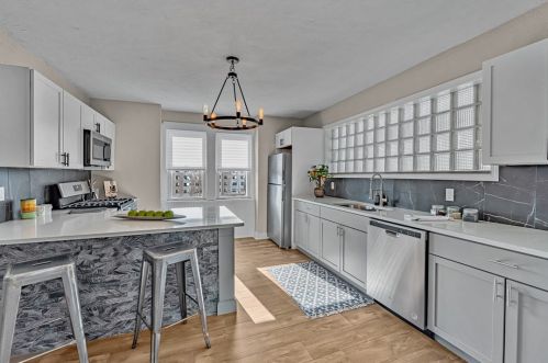 1314 Bellaire Pl, Pittsburgh PA  15226-1830 exterior