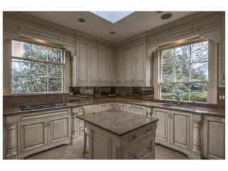 2878 Habersham Rd, Atlanta GA  30305-2959 exterior