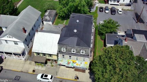 24 Main St, Hummelstown, PA 17036-1615