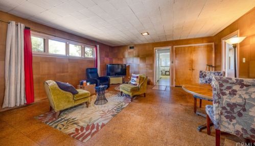 5784 Northview Pl, Riverside CA  92506-1052 exterior