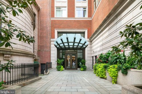 130 18th St, Philadelphia PA 19103-4923 exterior