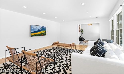 284 Pelican Rd, Middletown NJ 07748-3040 exterior